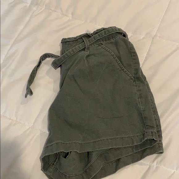 Abercrombie and Fitch olive shorts - Picture 4 of 5